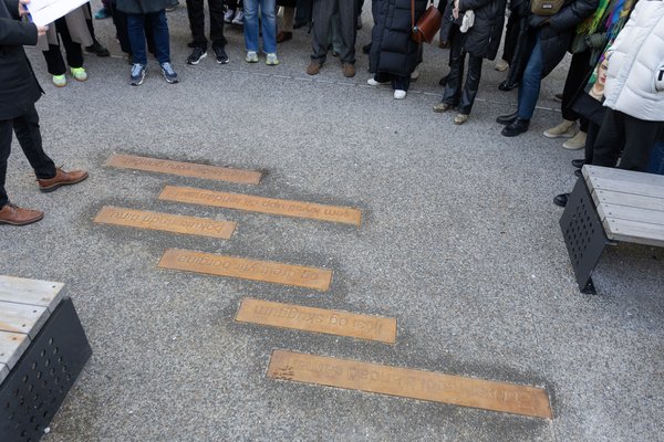 Ljóð Sigurðar Pálssonar afhjúpað við Tollhúsið