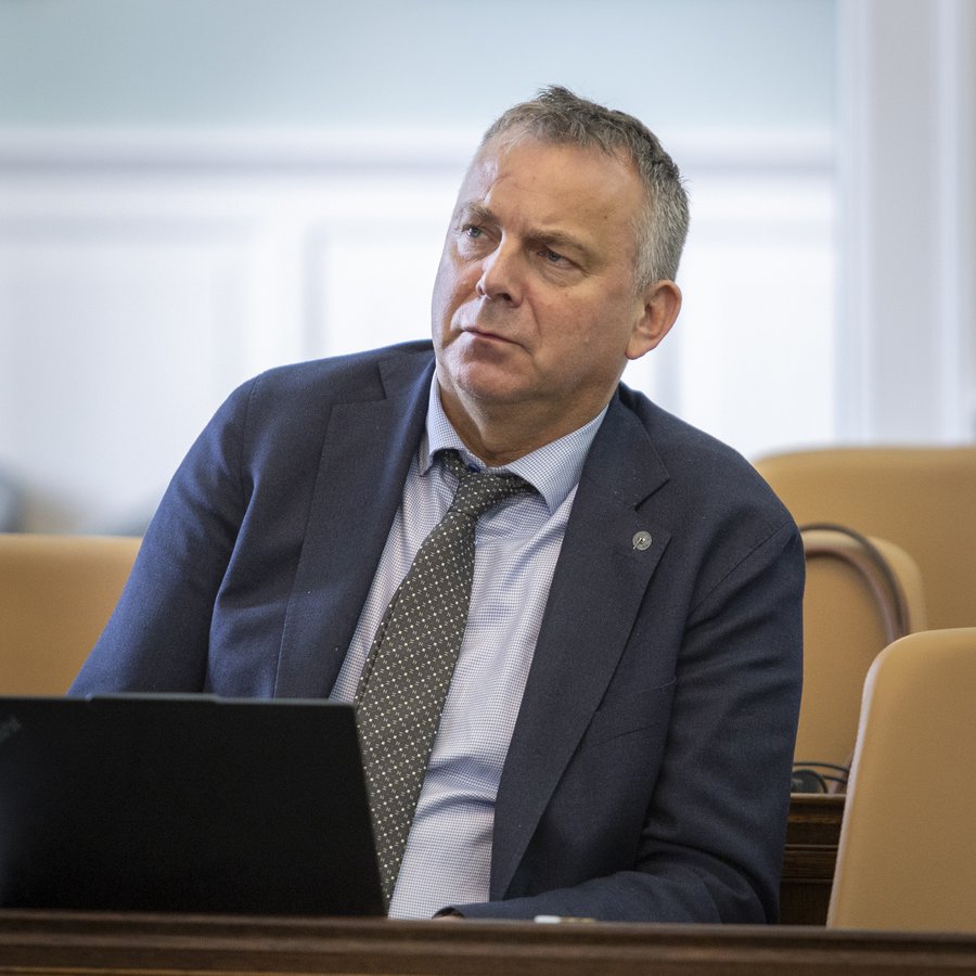 Færsla Jóns Péturs um ungar konur vekur úlfúð