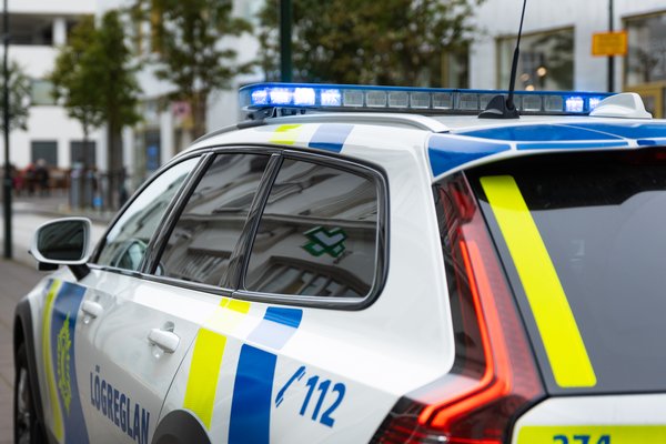 Óður maður sveiflaði hníf