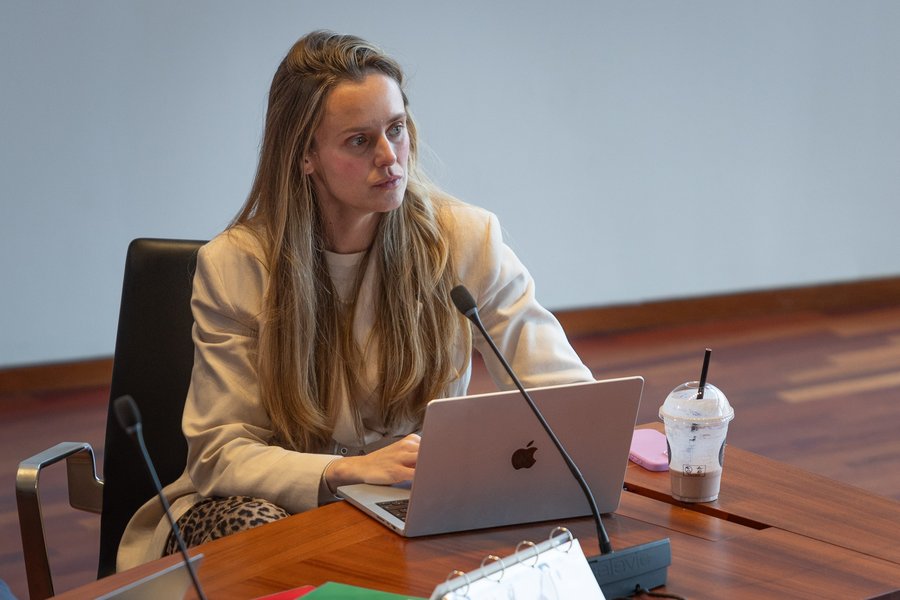 Hildur losnar við tvo