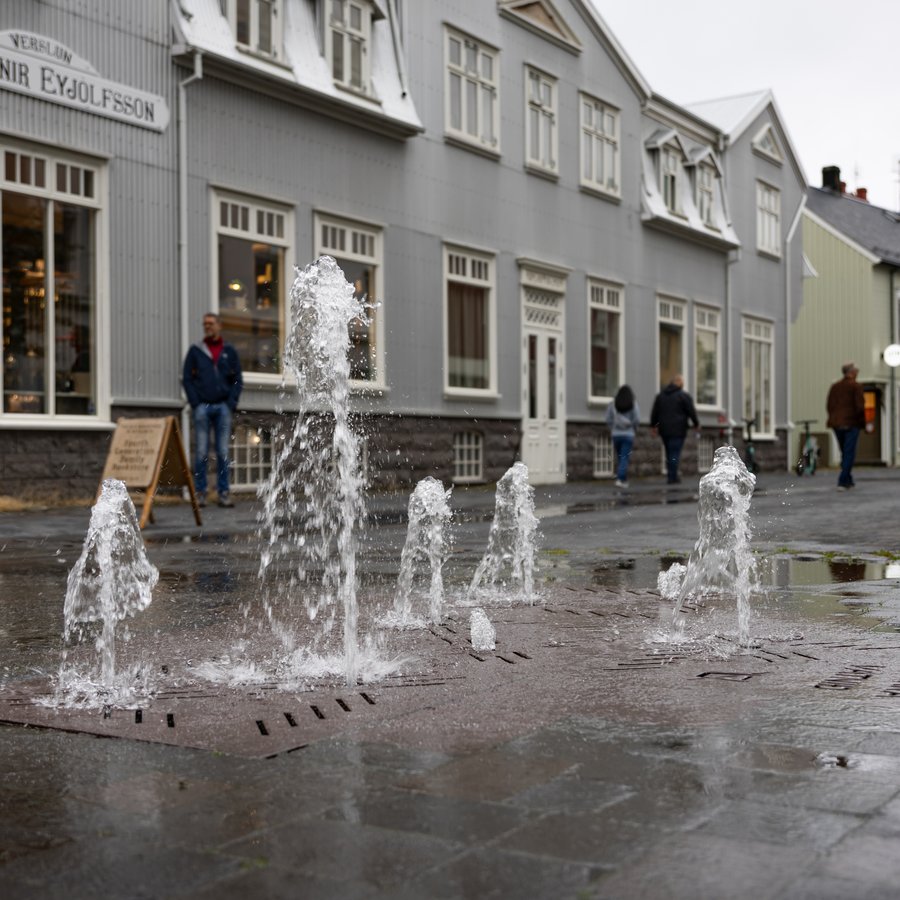 Skrúfuðu aftur frá eftir langt hlé