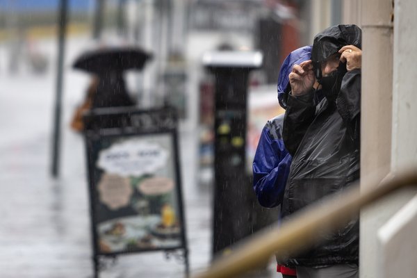 Hundvotir ferðamenn forðuðu sér