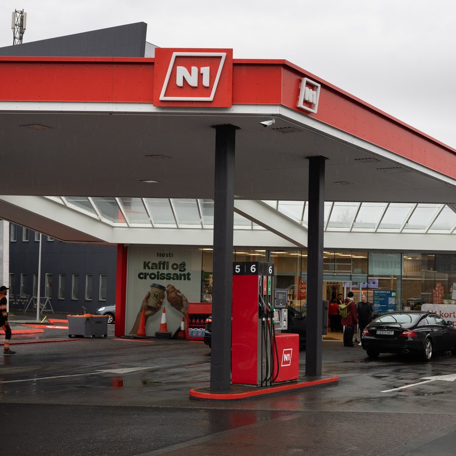 Jens dæmdur fyrir að berja kærustu sína á bensínstöð