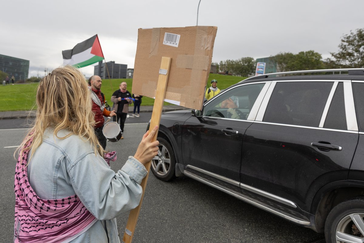 Félagsmenn félagsins Ísland Palestínu mótmæla við stjórnarráðið