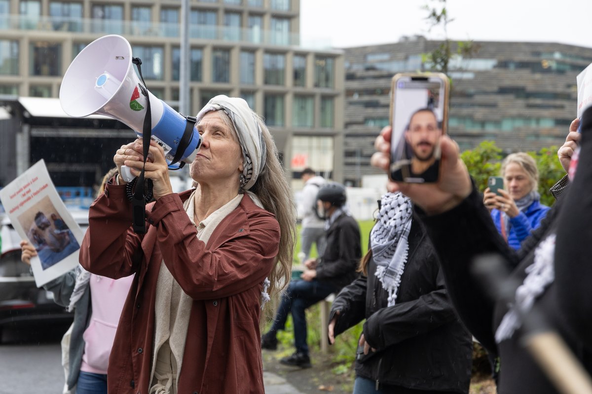 Félagsmenn félagsins Ísland Palestínu mótmæla við stjórnarráðið