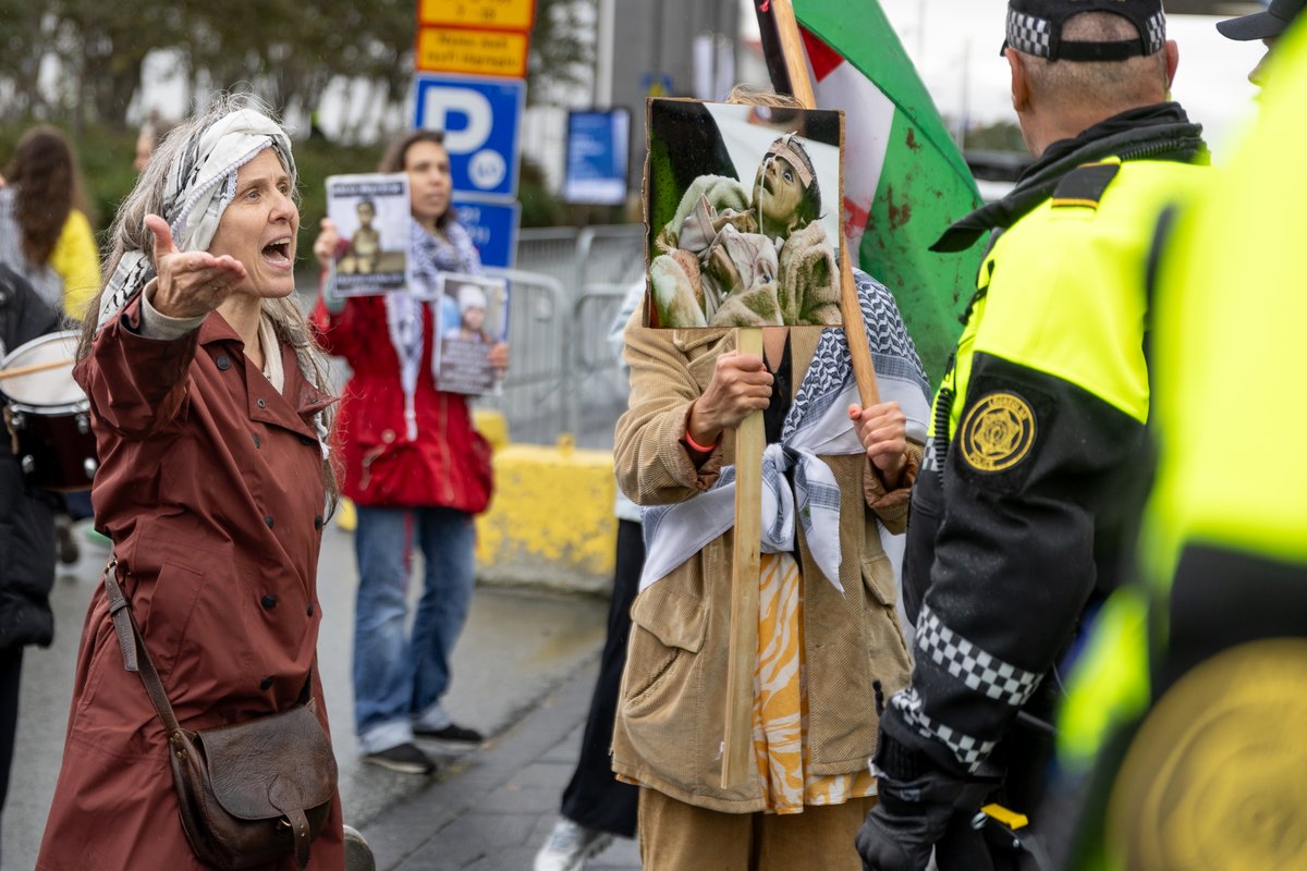 Félagsmenn félagsins Ísland Palestínu mótmæla við stjórnarráðið