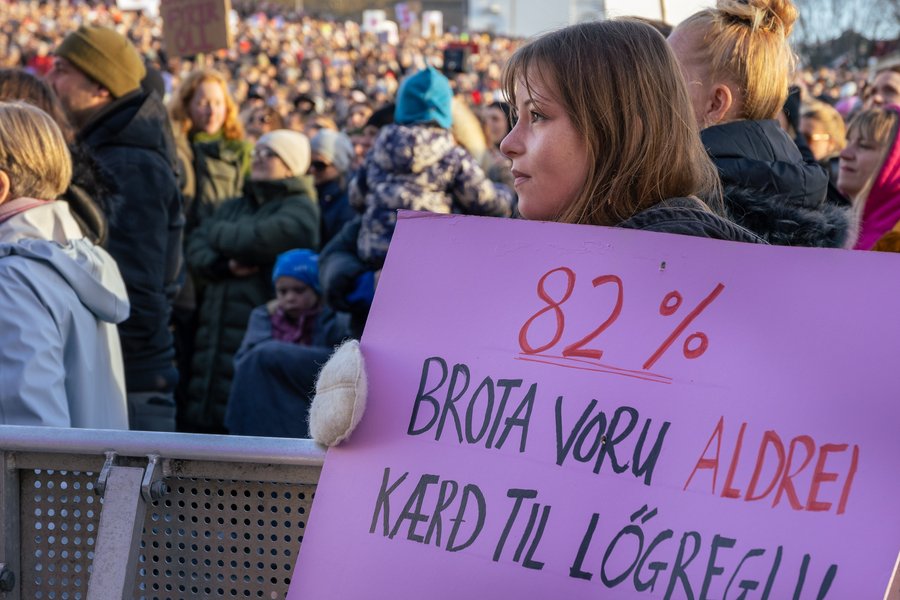 Tugþúsundir tóku þátt í Kvennaverkfallinu