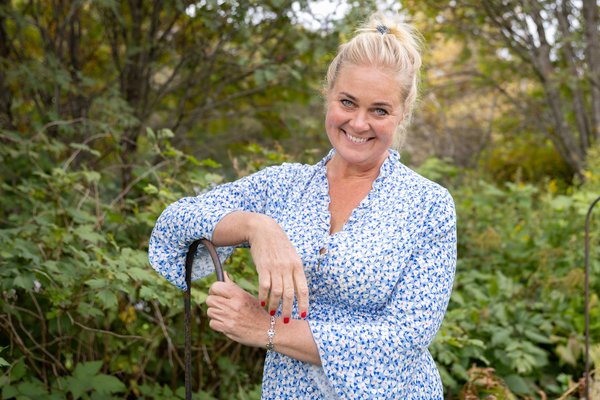 Reis hátt upp úr röð áfalla og reynir að hjálpa