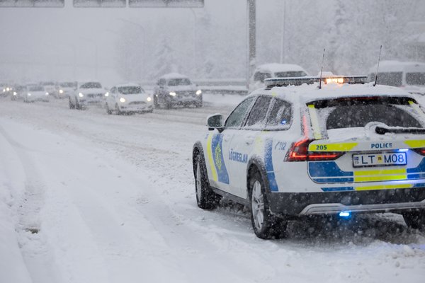 Maður í annarlegu ástandi fjarlægður úr Kringlunni