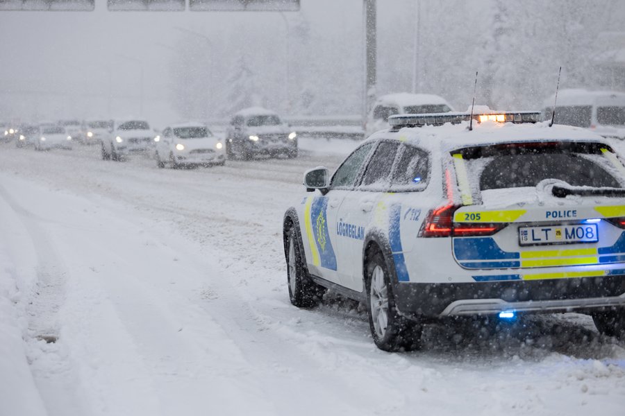 Maður í annarlegu ástandi fjarlægður úr Kringlunni