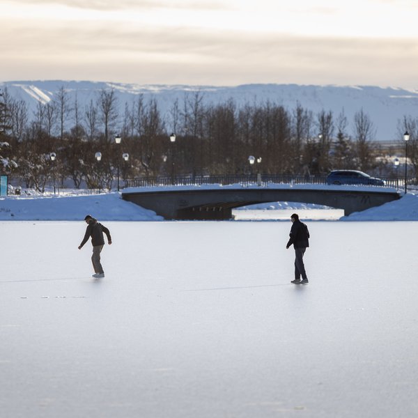 Nú er og verður frost á fróni
