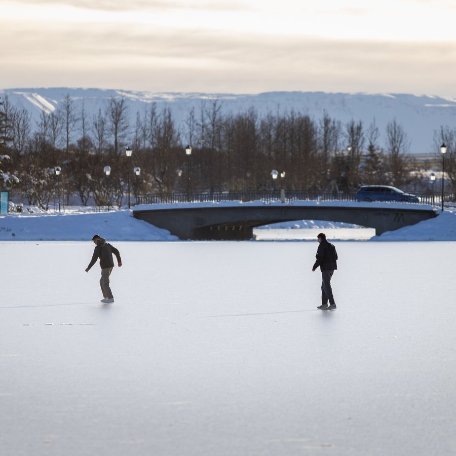 Nú er og verður frost á fróni