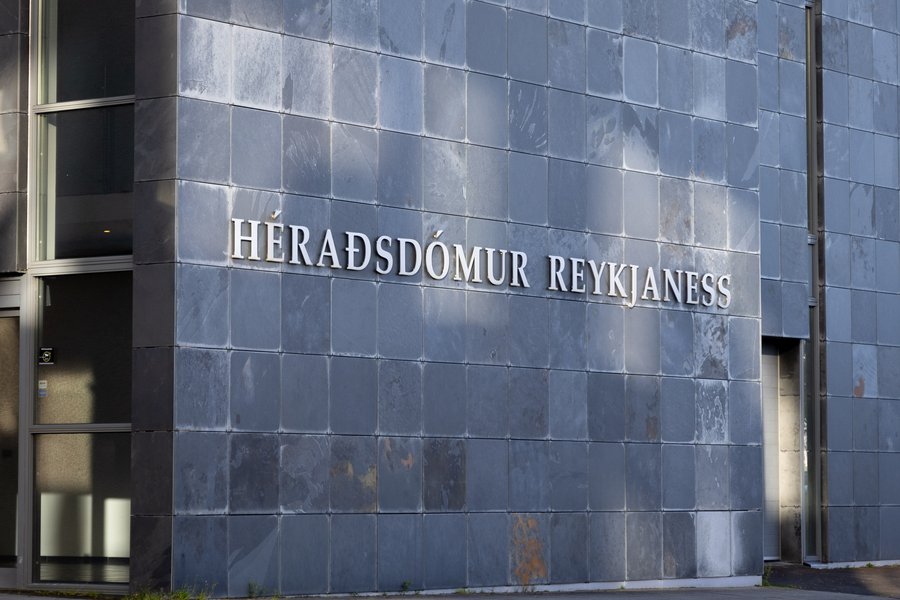 Ofbeldismaður rifbeinsbraut bróður sinn