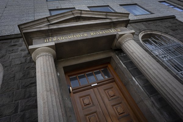 Óskar dæmdur fyrir að lemja kærustu sína