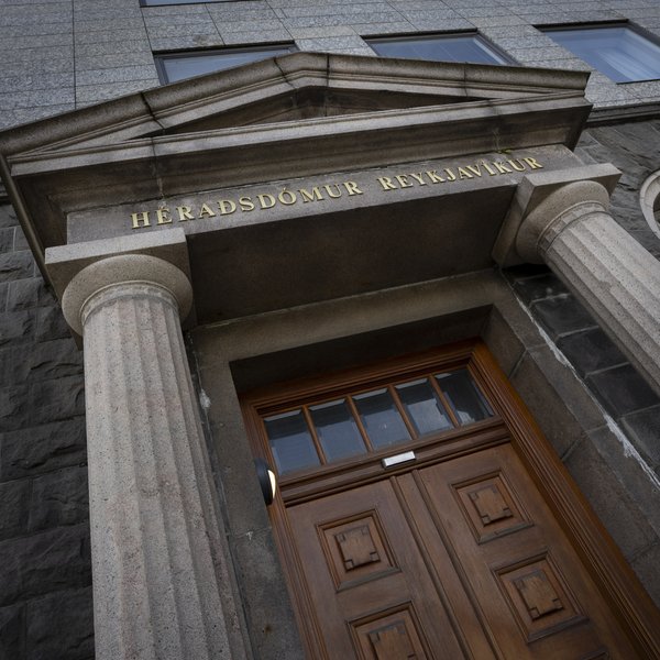 Óskar dæmdur fyrir að lemja kærustu sína