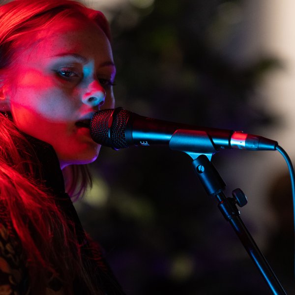 Elín Hall breiðir yfir Bowie