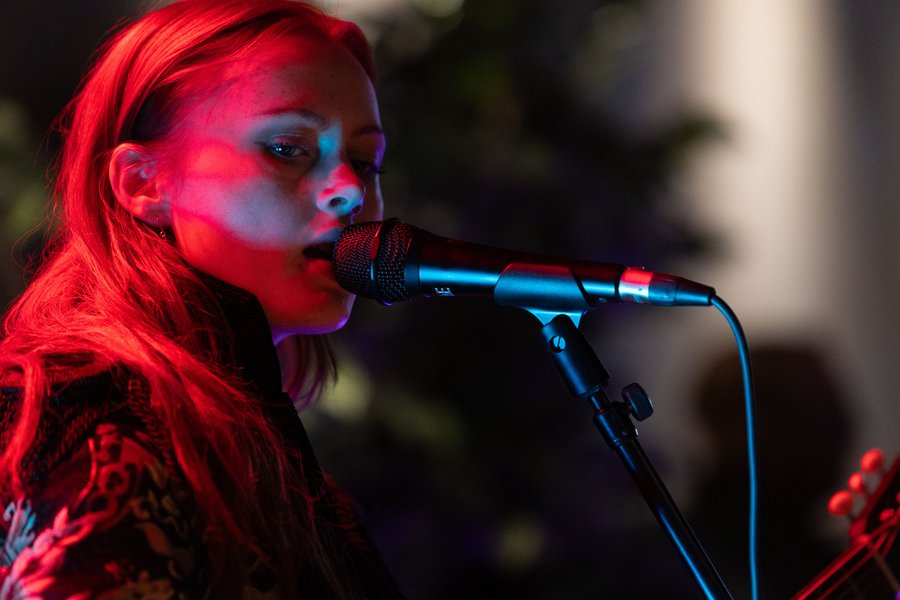 Elín Hall breiðir yfir Bowie