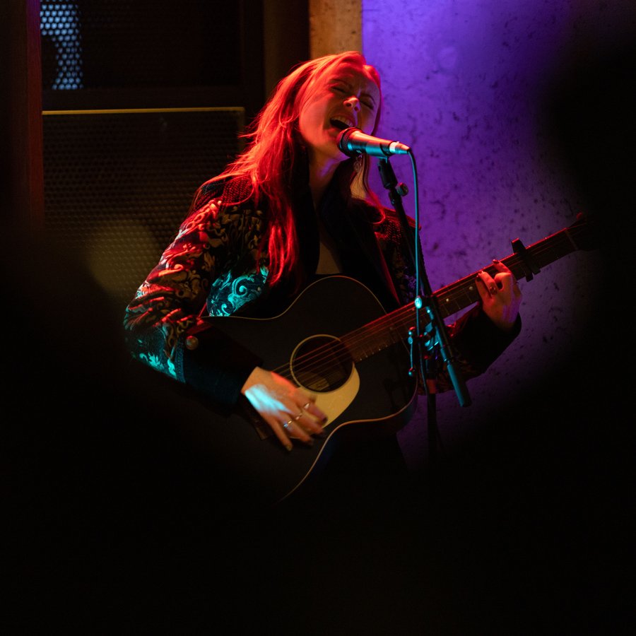 Fullt hús á stórfenglegum tónleikum Elínar Hall