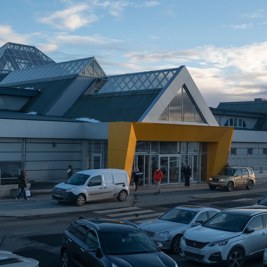 Tveir handteknir í Kringlunni