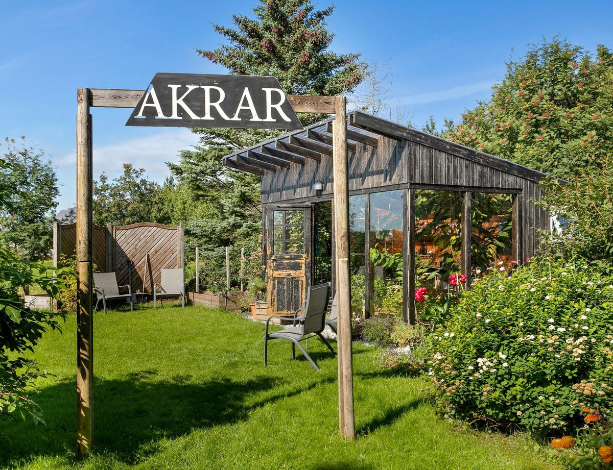 akrar