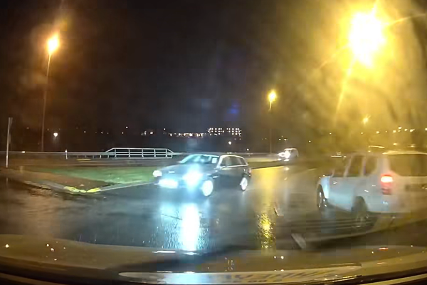 Setti aðra í hættu með glæfraakstri í Mosfellsbæ