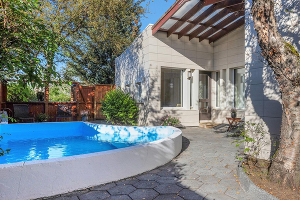 Stórfenglegt einbýli með sundlaug til sölu