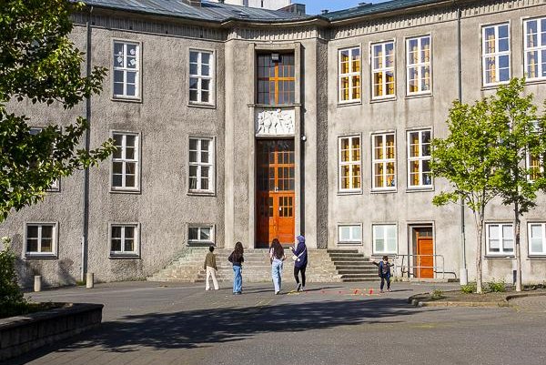 Reykjavíkurborg útvistar skólaþrifum og segir upp starfsfólki