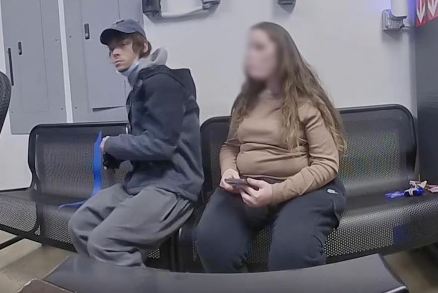 Búðarþjófur beindi byssu að lögregluþjóni