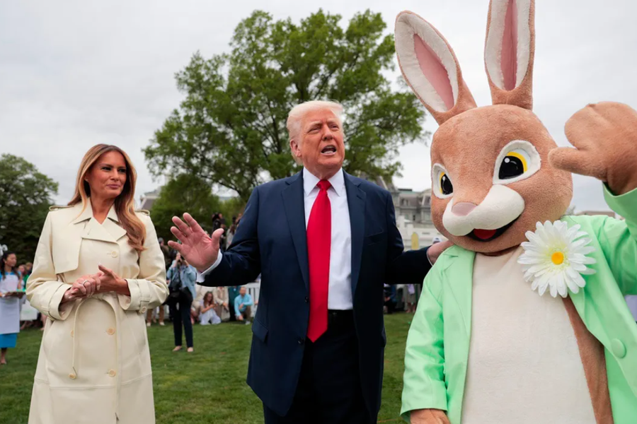 Dularfull vera á mynd Trumps ýtir undir samsæriskenningar