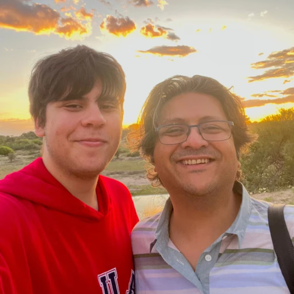 Fékk líkamsleifar eiginmannsins og sonar í skókössum