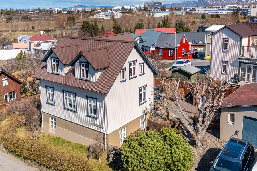 Gömul Hafnarfjarðardrottning komin á markað
