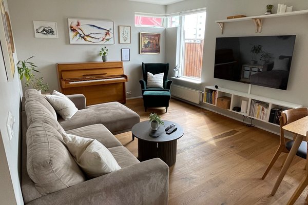 Læknir og tónskáld selja á Akureyri