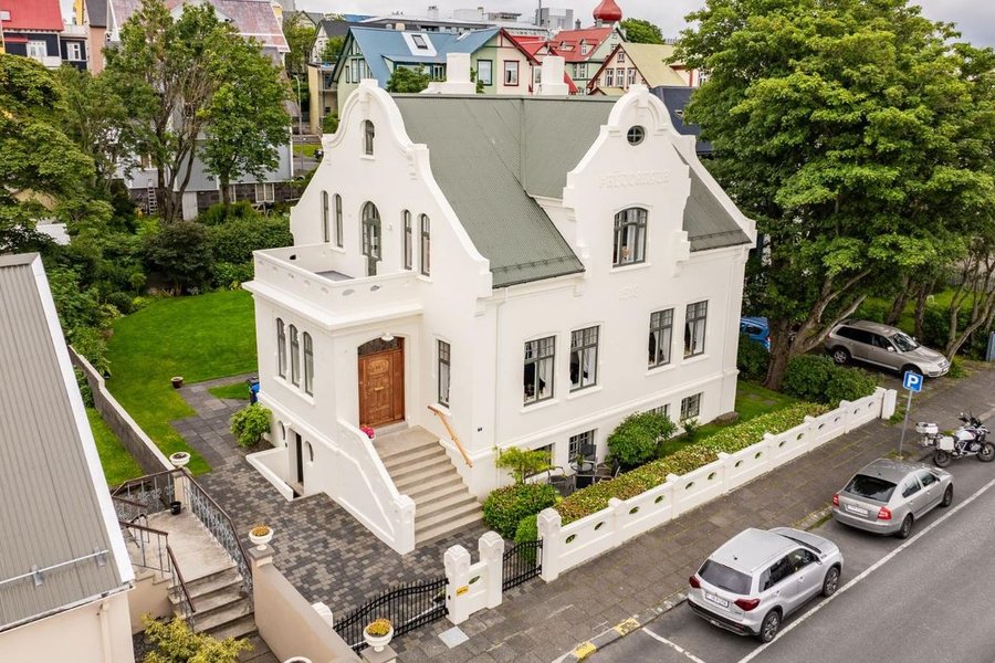 Heimili Einars Ben selt fyrir 445 milljónir