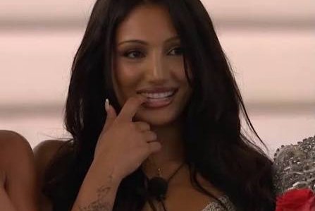 Krefjast þess að Jasmine verði rekin úr Love Island