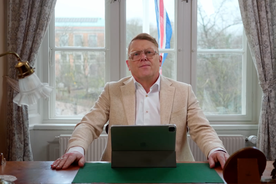Jón Gnarr biðlar til Höllu forseta
