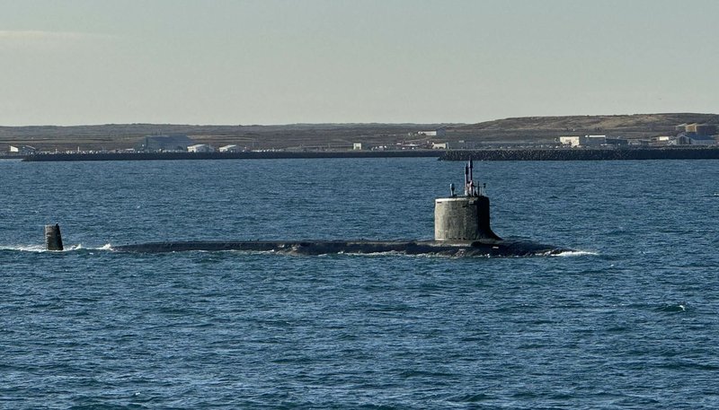 Bandaríski kafbáturinn USS Indiana úti fyrir ströndum Íslands í október. – Mynd: Landhelgisgæslan