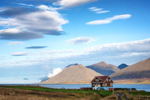 Selja afskekkt einbýli með sundlaug og reiðhöll
