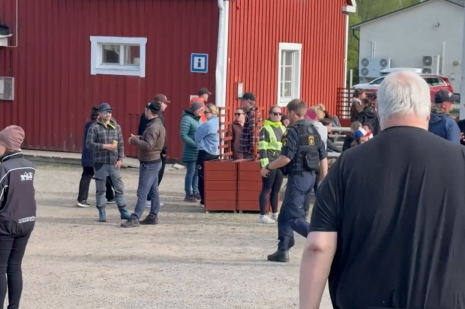 Enn bólar ekkert á tveggja ára guttanum í Svíþjóð