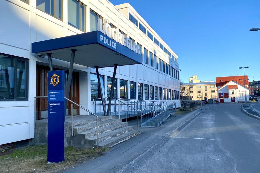 Ferðamaður kom á lögreglustöðina og tilkynnti glæp