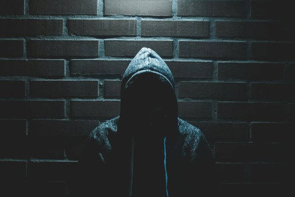 Braust yfir hundrað sinnum inn til konu sem hafnaði honum