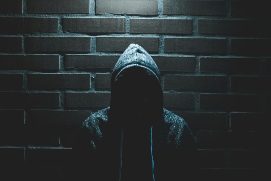 Braust yfir hundrað sinnum inn til konu sem hafnaði honum