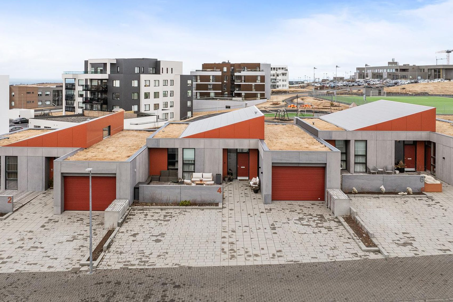 Selja raðhús á 200 milljónir