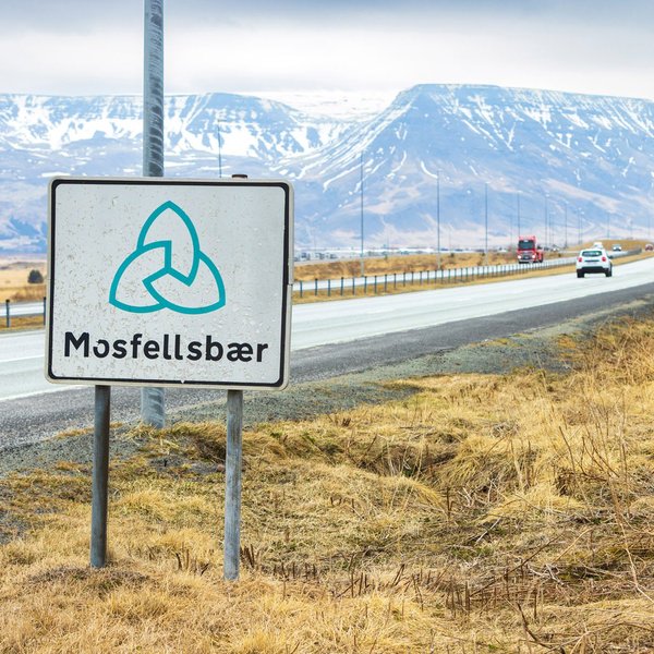 Einn fluttur á sjúkrahús eftir slys