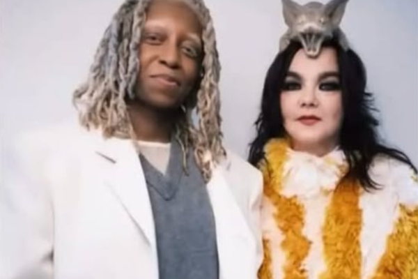 Björk komin með kærustu