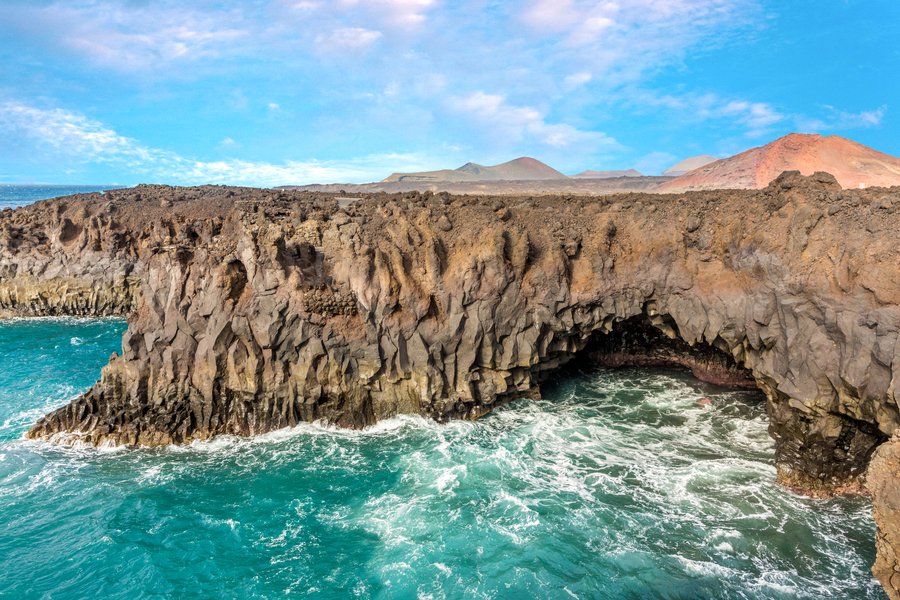 Barn í lífshættu við bjargbrún á Lanzarote