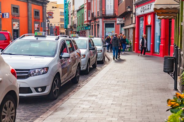 Ellefu leigubílstjórar grunaðir um að svíkja ferðamenn á Kanarí