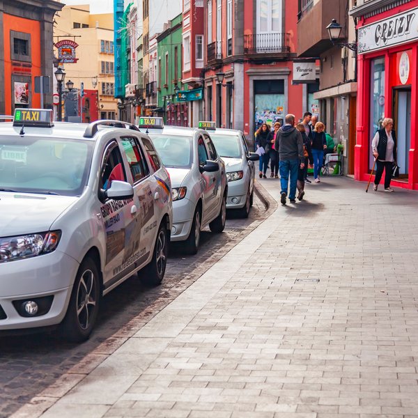 Ellefu leigubílstjórar grunaðir um að svíkja ferðamenn á Kanarí