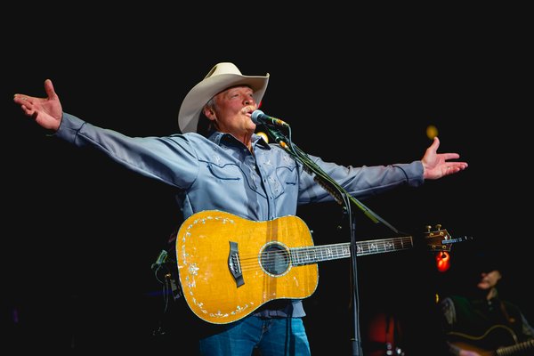 Kántrí goðsögnin Alan Jackson yfirgefur sviðið vegna veikinda