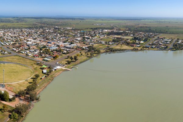 Þrír látnir eftir skotárás í smábæ í Ástralíu