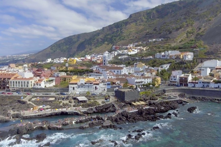 Tveimur konum bjargað úr sjónum á Tenerife